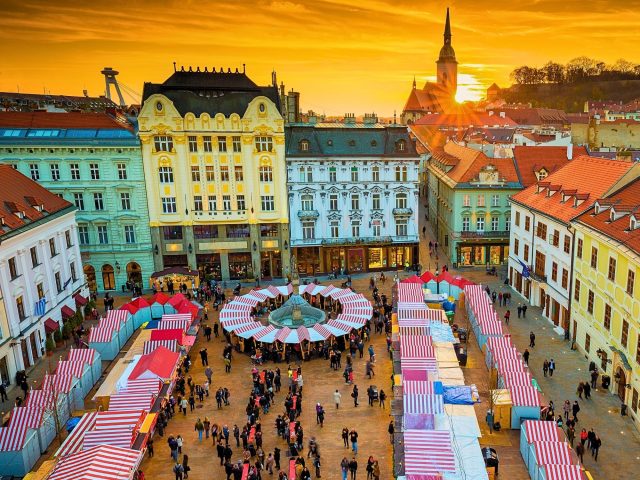 Adventski šarm: Bratislava i Győr